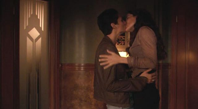 Лесбийский Поцелуй Рэйчел Шелли И Сандрин Холт – Секс В Другом Городе 2004